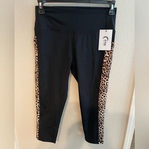Zyia Leopard Pocket Capri Leggings